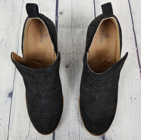 SUSINA | Camden suede cutout slip-on heeled bootie - Picture 3 of 8